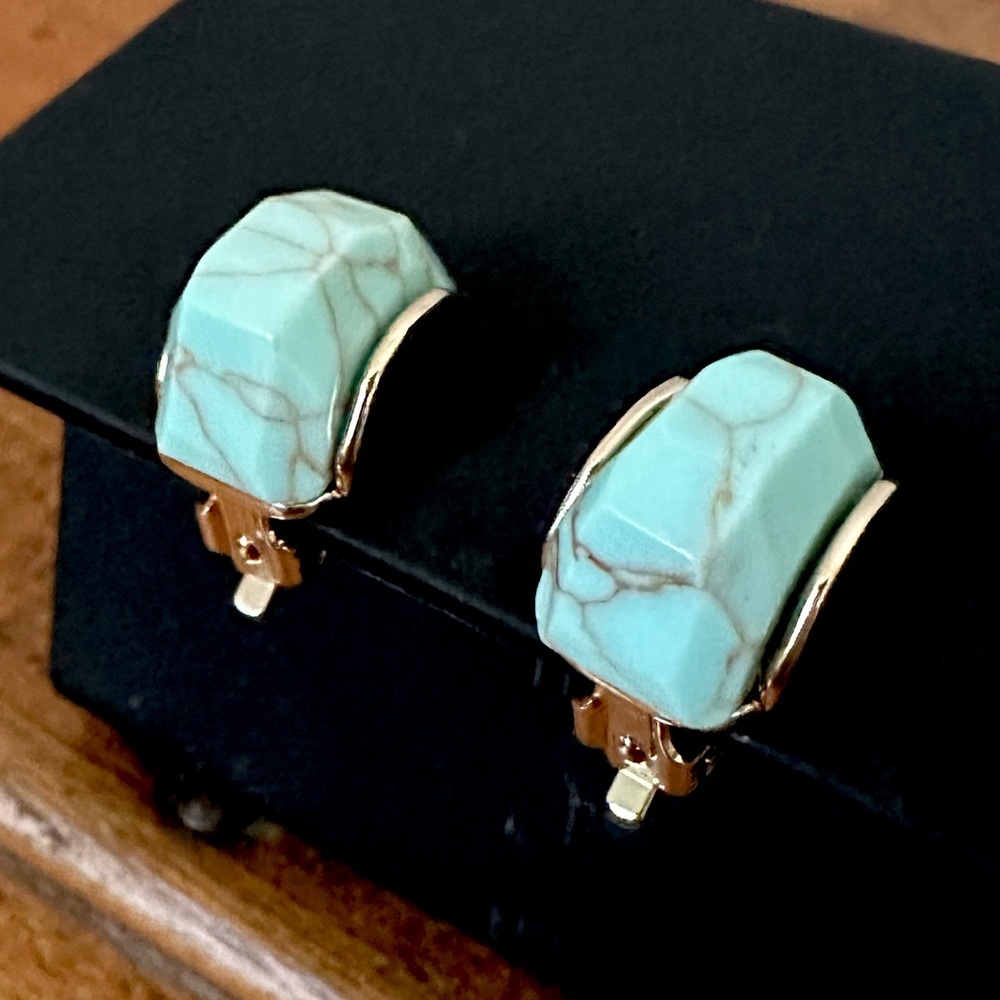 ✨90’s Turquoise Stud Clip On Earrings✨
